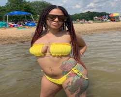 The star is a tattoo lover and has engraved a big tattoo covering her abdomen and thigh. Also, have tattoos on her arm and shoulder.